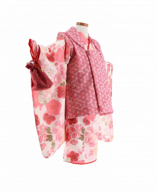 七五三 3歳女の子用被布[式部浪漫](被布)濃ピンクに麻の葉(着物)白にピンクの花々No.99V